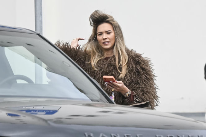 Sandra Kubicka w wałku na głowie
