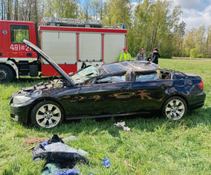 Mostów: Dachowanie BMW, 18-letni kierowca trafił do szpitala!