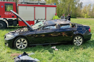 Mostów: Dachowanie BMW, 18-letni kierowca trafił do szpitala!