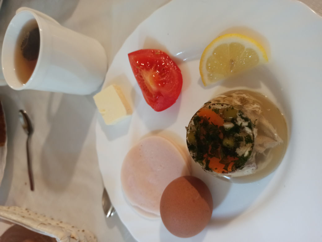 Posiłki w sanatorium. Tym nas karmią na śniadanie, obiad i kolację