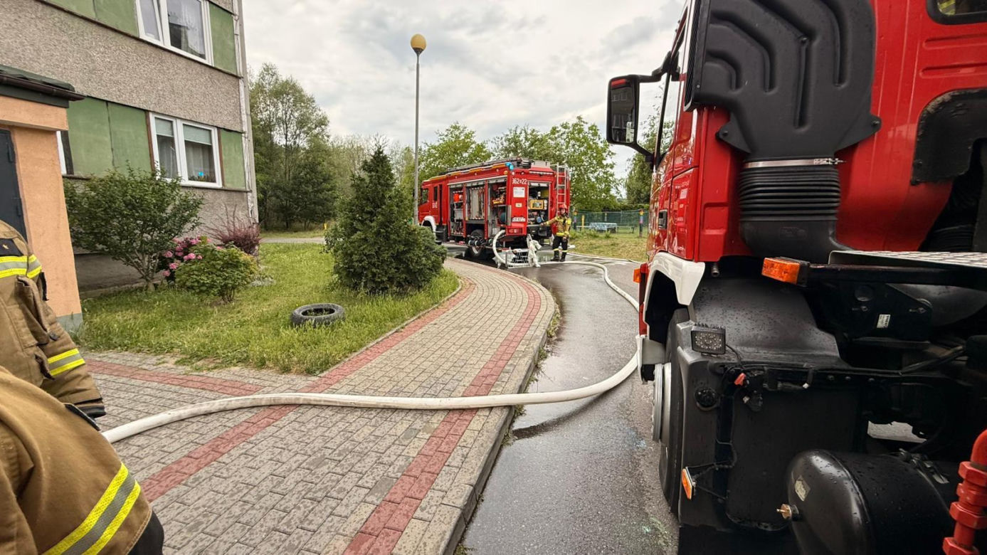 Pożar mieszkania w bloku przy ul. Marynarki Wojennej Tarnowie. Ewakuowano 30 osób