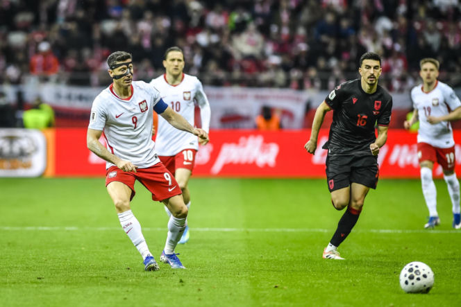 Robert Lewandowski w czarnej masce