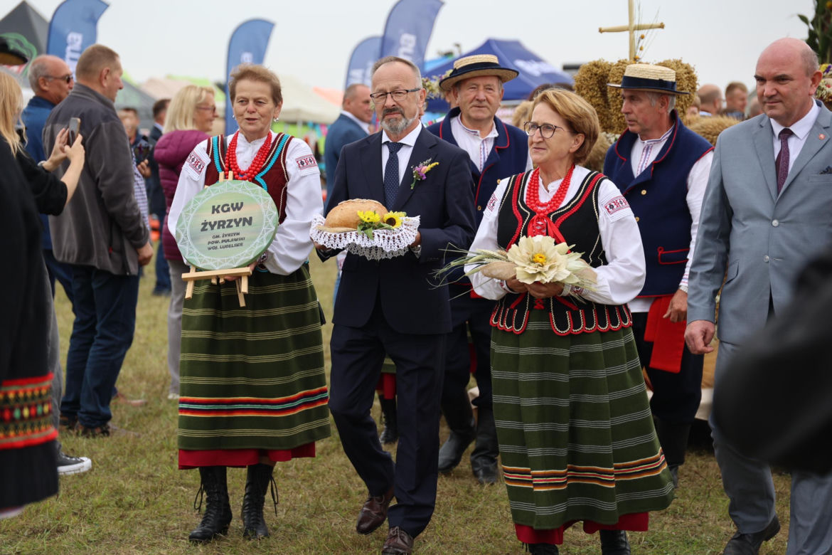 Korowód dożynkowy na dożynkach wojewódzkich 2025 w Świdniku