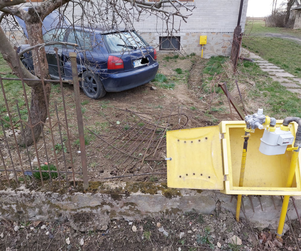 Było bardzo groźnie! 20-letni starachowiczanin wjechał w skrzynkę gazową w Nowym Bostowie