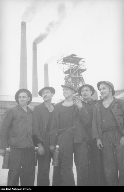 Tak wyglądała praca w wałbrzyskiej kopalnia "Chrobry" w 1946 roku. Niesamowite zdjęcia górników