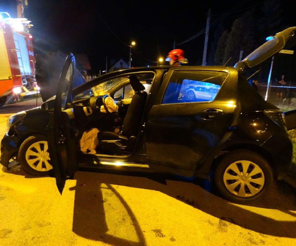 Dąbrowa Tarnowska: Nie żyje 83-letni kierowca. Uderzył w uliczną latarnię