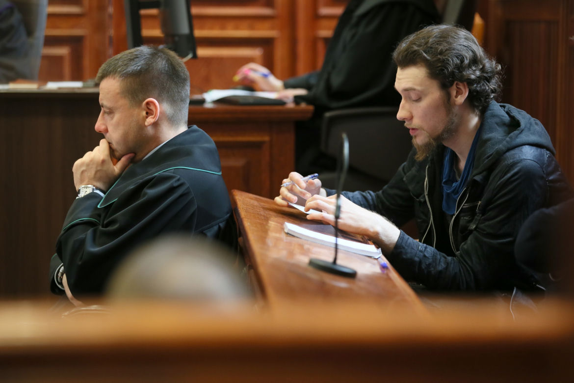 "Nie jestem winny zamordowania mojej matki ale jestem winny jej śmierci". Karl znów zeznaje w sprawie morderstwa Amerykanki 