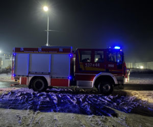Duży pożar hali pod Warszawą