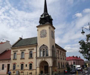 Jedno z najpiękniejszych miast w Małopolsce leży obok Krakowa. Zachwyca zabytkowym dworem