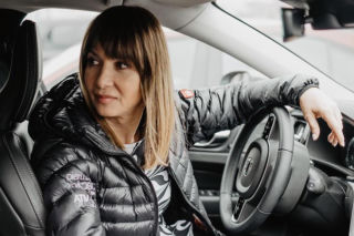 Grażyna Wolszczak ma auto warte ĆWIERĆ MILIONA! Czym jeździ? ZDJĘCIA