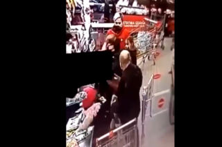 Leszno: Uderzył kobietę w Kauflandzie. Mężczyzna usłyszał zarzuty. Trafi za kratki?