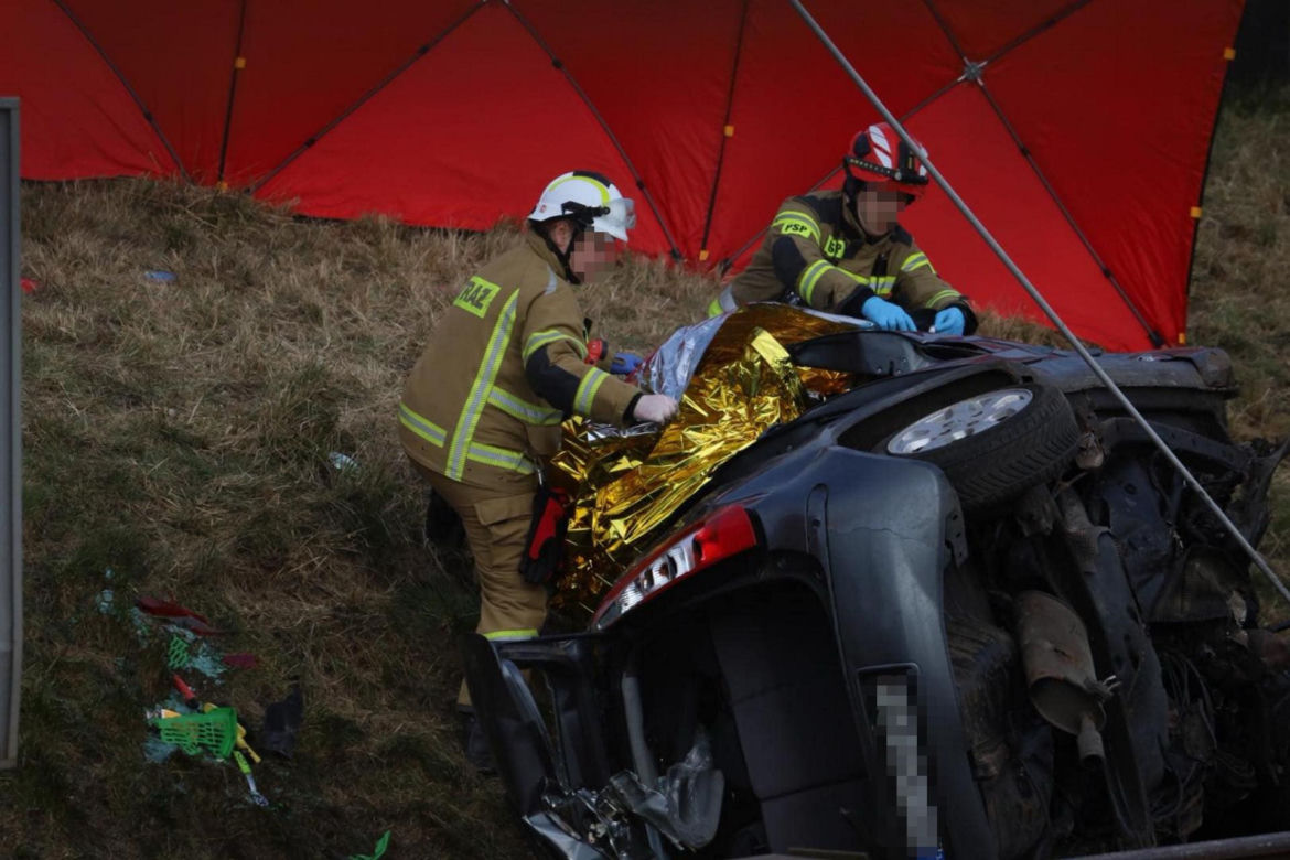 Tragedia na torach! Dwie ofiary śmiertelne po zderzeniu pociągu z autem