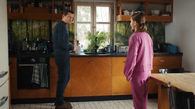 M jak miłość odc. 1930. Hania (Wiktoria Basik), Adam Karski (Patryk Szwichtenberg)