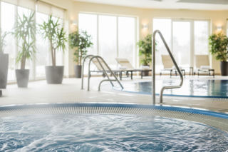 Lech Wałęsa w jacuzzi. Czy legendarny 'Tygrys Europy' naprawdę odpoczywa?