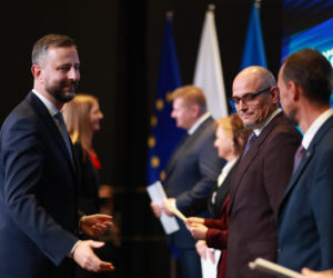Fabryka Broni i 85 innych firm z umowami od MON