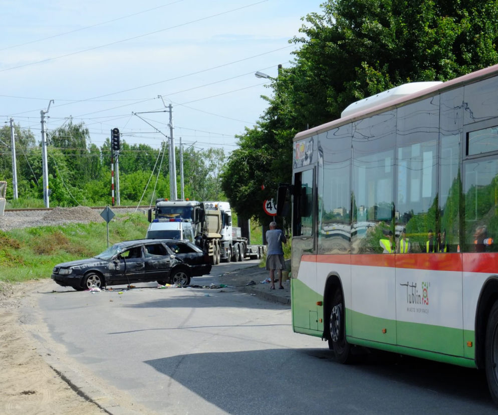 Pijany kierowca zepsuł dzieciom wycieczkę i uciekł. Dwie dziewczynki trafiły do szpitala