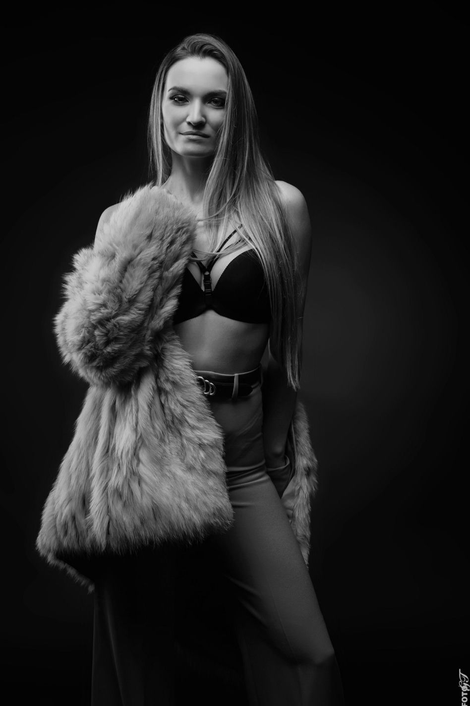 Paulina z "Energy Girls" kusi partnera seksownym tańcem