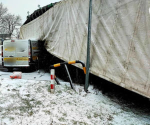 Wichura powaliła ciężarówkę w Warszawie