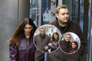 Drobniutka Roxie Węgiel tuli się do męża. Nawet na obcasach jest od niego niższa o głowę