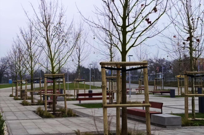 Plac przed Netto Areną po przebudowie