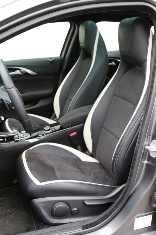 Infiniti Q30 Sport 2.0 Turbo AWD