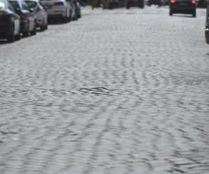 Wstyd! Takie dziurawe ulice w centrum Warszawy