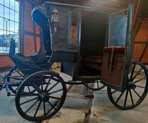 Zabytkowa kareta powróciła do muzeum. To obiekt unikatowy w skali całego kraju [ZDJĘCIA]