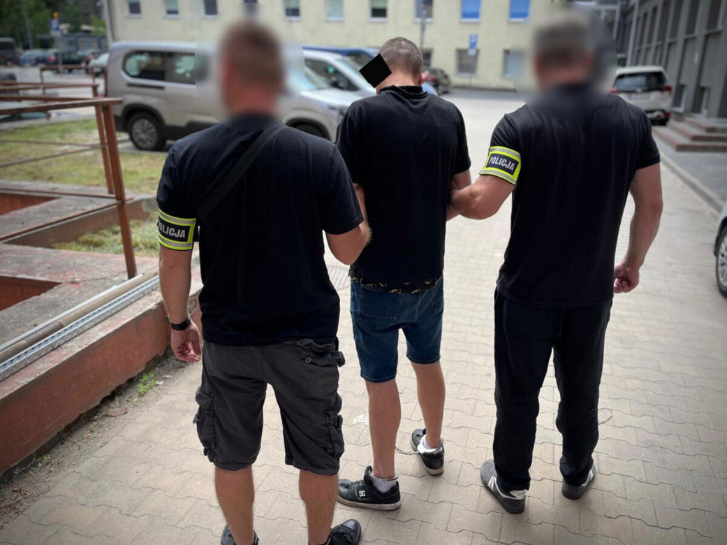 Kopnął w głowę 55-latkę. To wielokrotnie karany multirecydywista