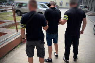 Kopnął w głowę 55-latkę. To wielokrotnie karany multirecydywista