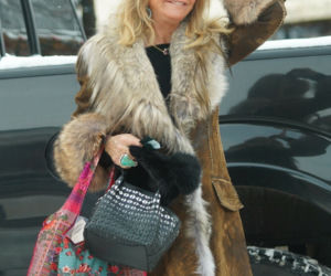 76-letnia Goldie Hawn bryluje na luksusowych wakacjach w Aspen. Zobacz, jak zmieniła się aktorka!