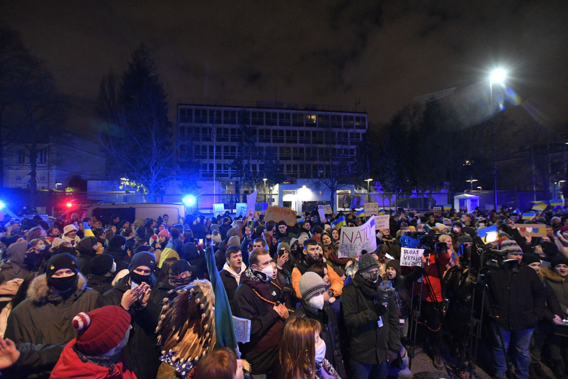 Kolejny protest pod ambasadą Rosji w Warszawie