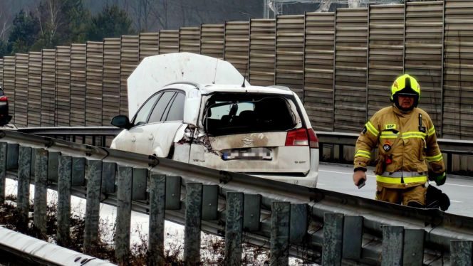 Droga w obu kierunkach jest całkowicie zablokowana
