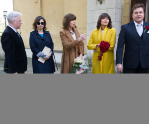 Na Wspólnej odc. 2115. Kinga (Ilona Wrońska), Michał (Robert Kudelski), Basia (Grażyna Wolszczak), Weronika (Renata Dancewicz), Adam (Zbigniew Stryj)