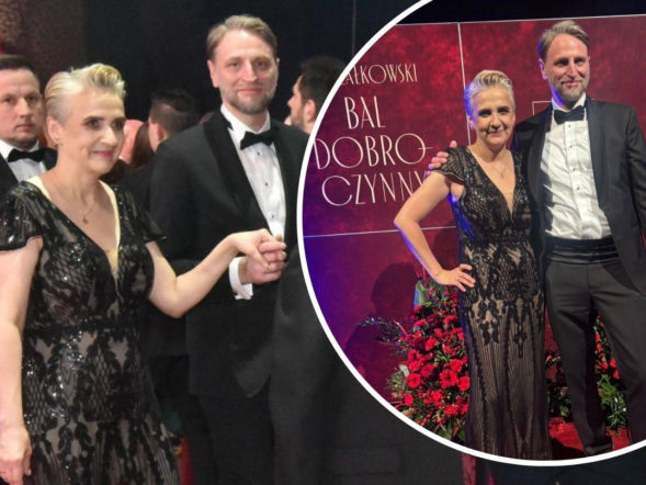 Europosłanka w eleganckiej kreacji na dobroczynnym balu. Obok same gwiazdy