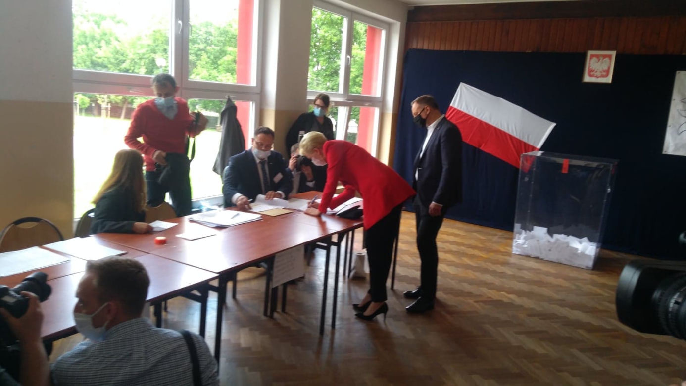 Andrzej Duda zagłosował w Krakowie wraz z Pierwszą Damą
