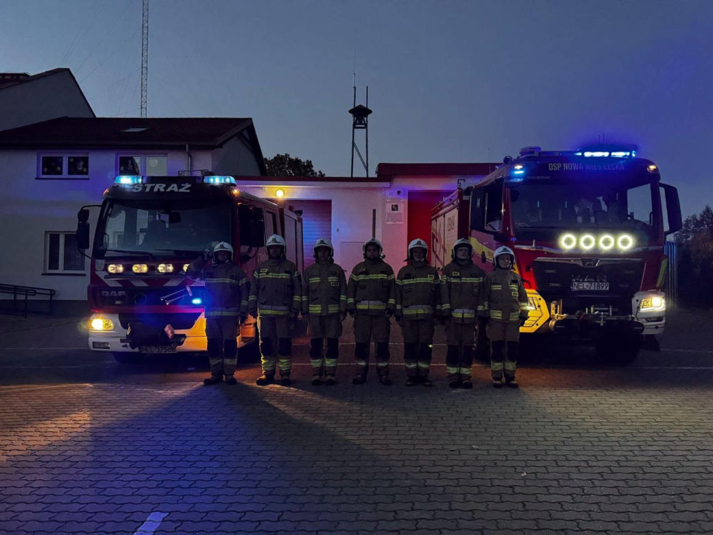 Strażackie syreny zawyły dla poległych kolegów. Żegna ich cała Polska