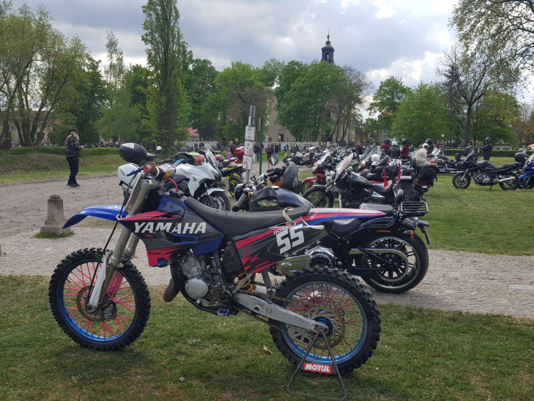 ​Setki motocyklistów na Wiosennym Święceniu Motocykli w Rydzynie