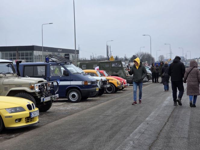 Retro Karawana WOŚP w Bydgoszczy ruszyła po raz ósmy. Ponad 19 tys. zł dla dzieci