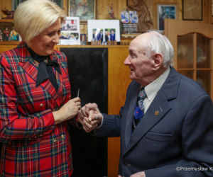 Najpiękniejsze świąteczne kreacje Agaty Dudy. Warto się zainspirować