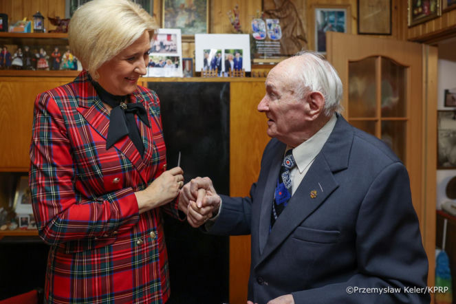 Najpiękniejsze świąteczne kreacje Agaty Dudy. Warto się zainspirować