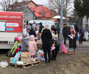 Ewakuuje ludzi z Ukrainy
