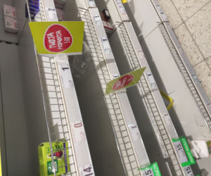 Puste półki w sklepach w Rzeszowie. Szał zakupów [NOWE ZDJĘCIA]