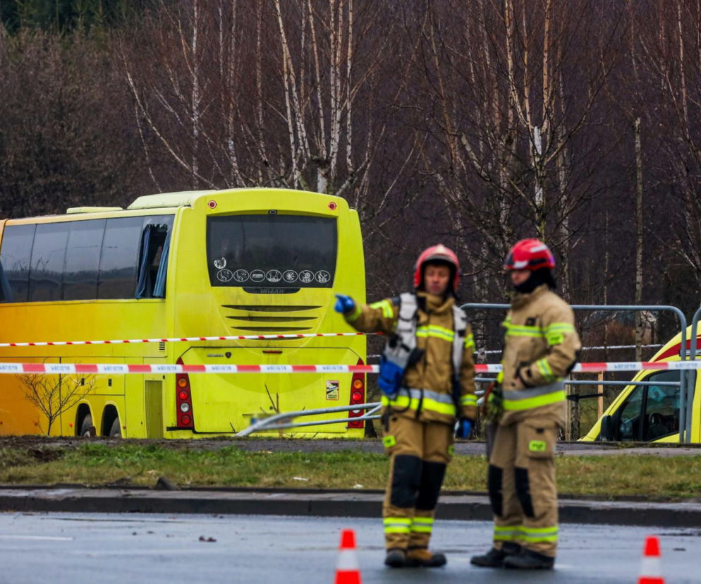 Wypadek autokaru w Rzeszowie. Kierowca miał zasnąć za kierownicą