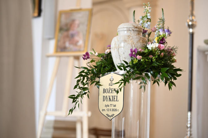 Pogrzeb Bożeny Dykiel przyciągnął tłumy. Pojawił się wieniec od Sławy Przybylskiej