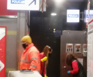 Woda zalała policję w metrze