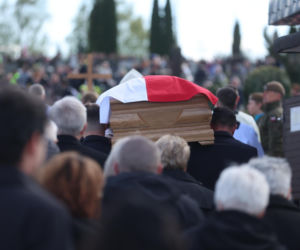 Polacy żegnają Łukasza Litewkę. Kondukt żałobny
