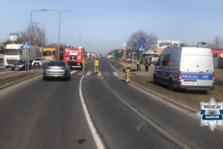 Wypadek na ul. Warszawskiej - Motocyklista został zabrany do szpitala