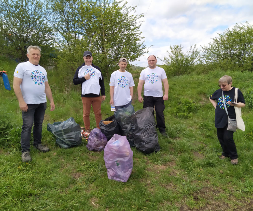 Sprzątanie mostu kolejowego nad rzeką Muchawką - 15.05.2021