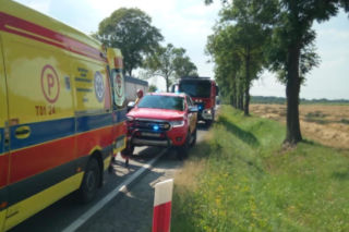Tragiczny wypadek na DK74 w Łagowie. Nie żyje jedna osoba, droga jest całkowicie zablokowana