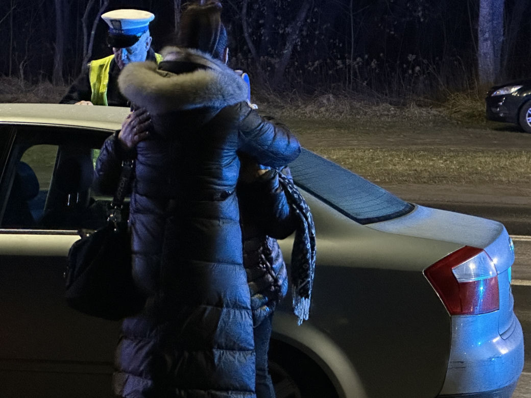 Audi huknęło w nią na przejściu. Przeleciała ponad 10 metrów